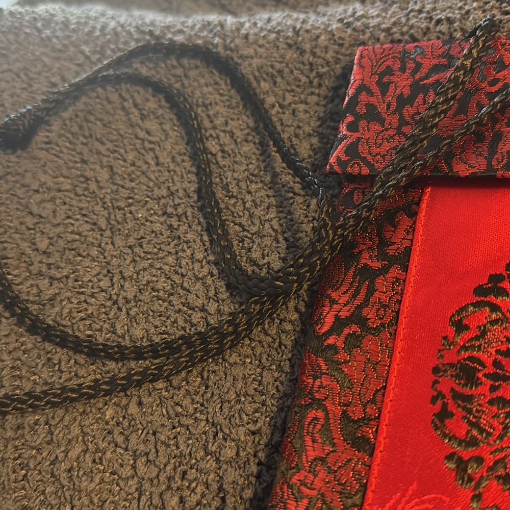 🐈⬛ Asian Silk Bag with bell latch cross body - Picture 3 of 7